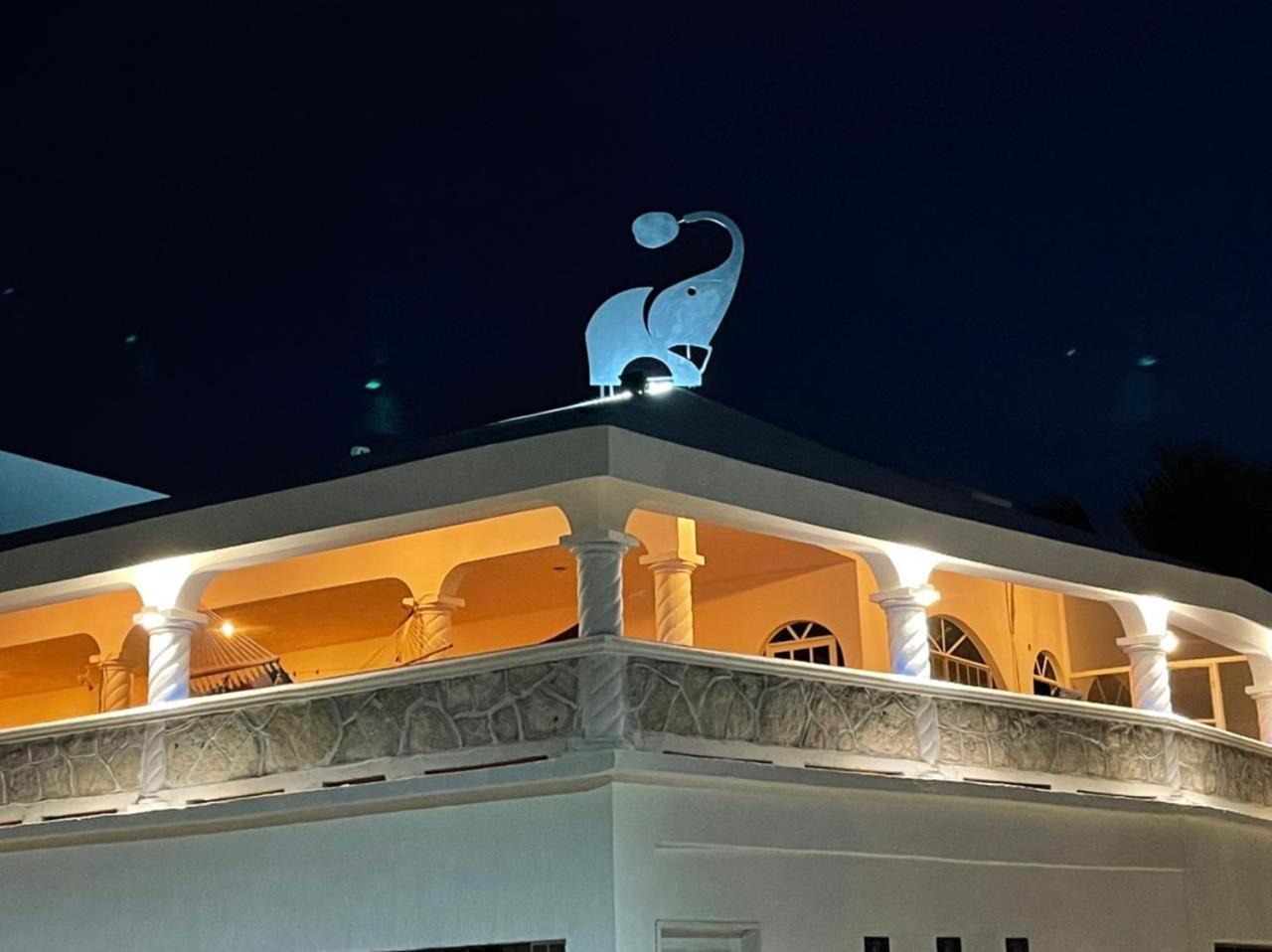Casa Gajah Hotel Cuyo Buitenkant foto