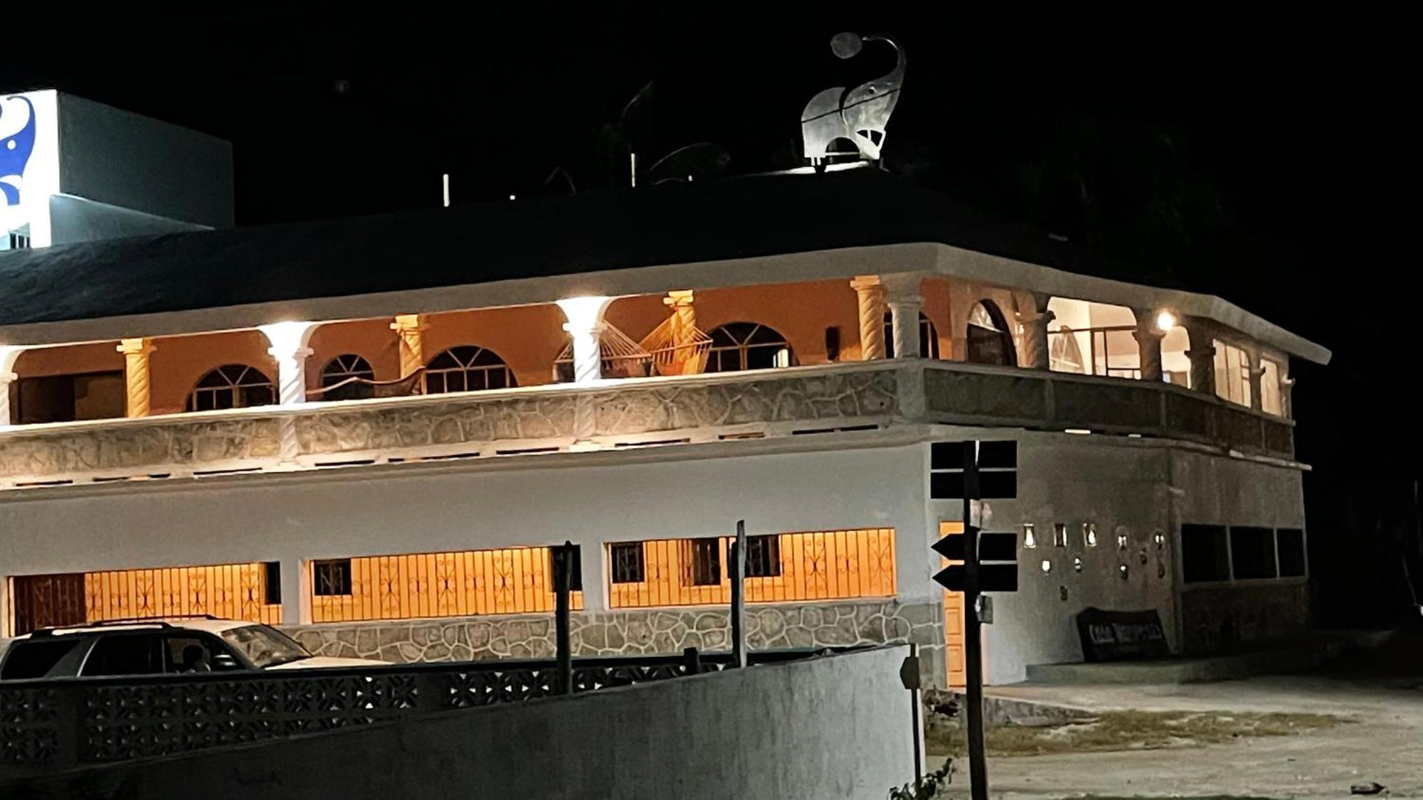 Casa Gajah Hotel Cuyo Buitenkant foto