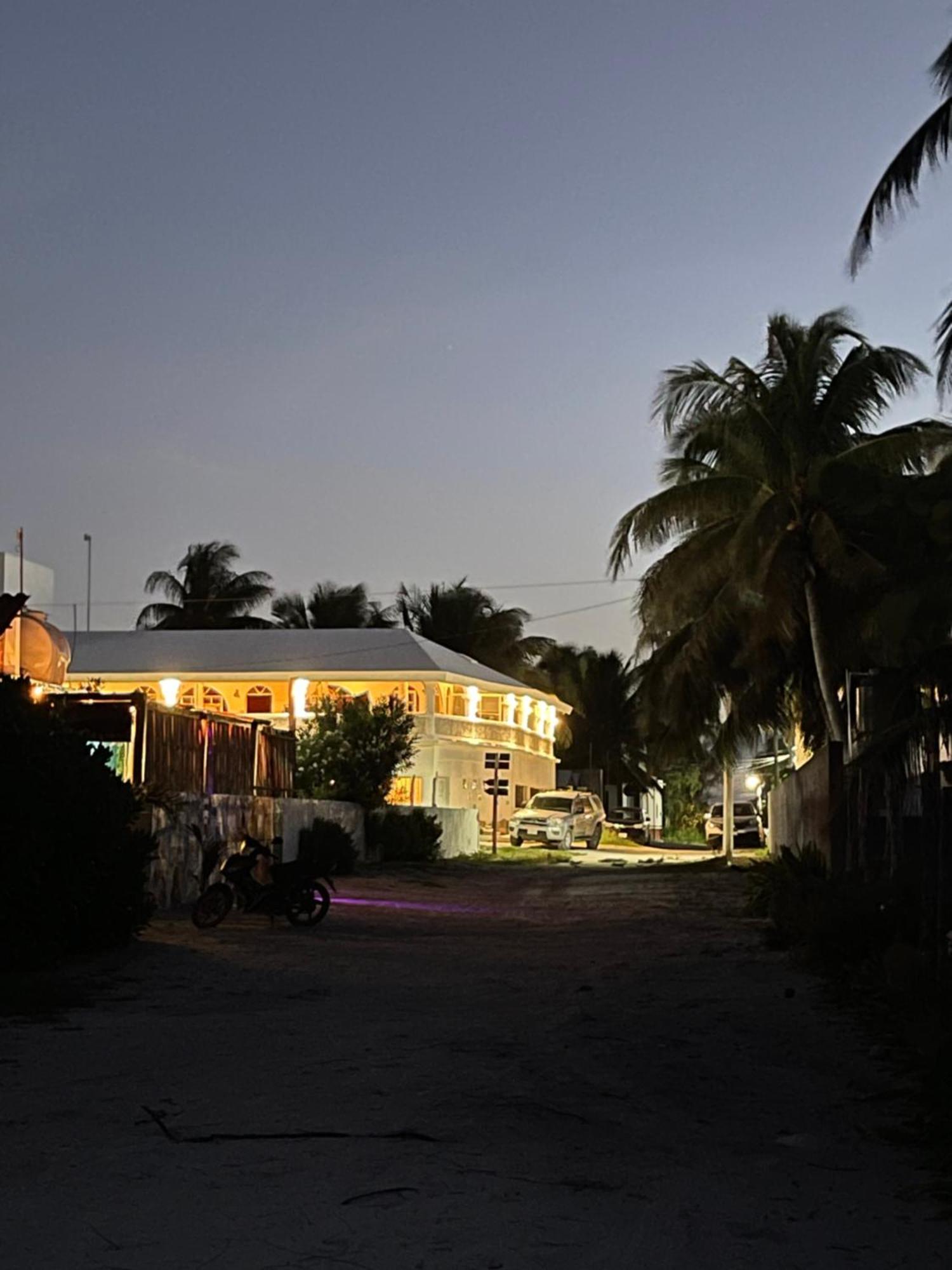 Casa Gajah Hotel Cuyo Buitenkant foto
